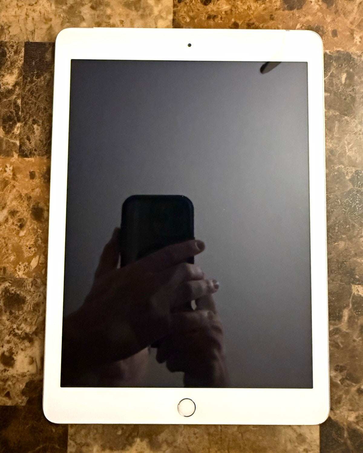 Apple iPad 5th Gen 9.7in Wi-Fi + 4G 32GB - Silver Unlocked - MINT 10/10!